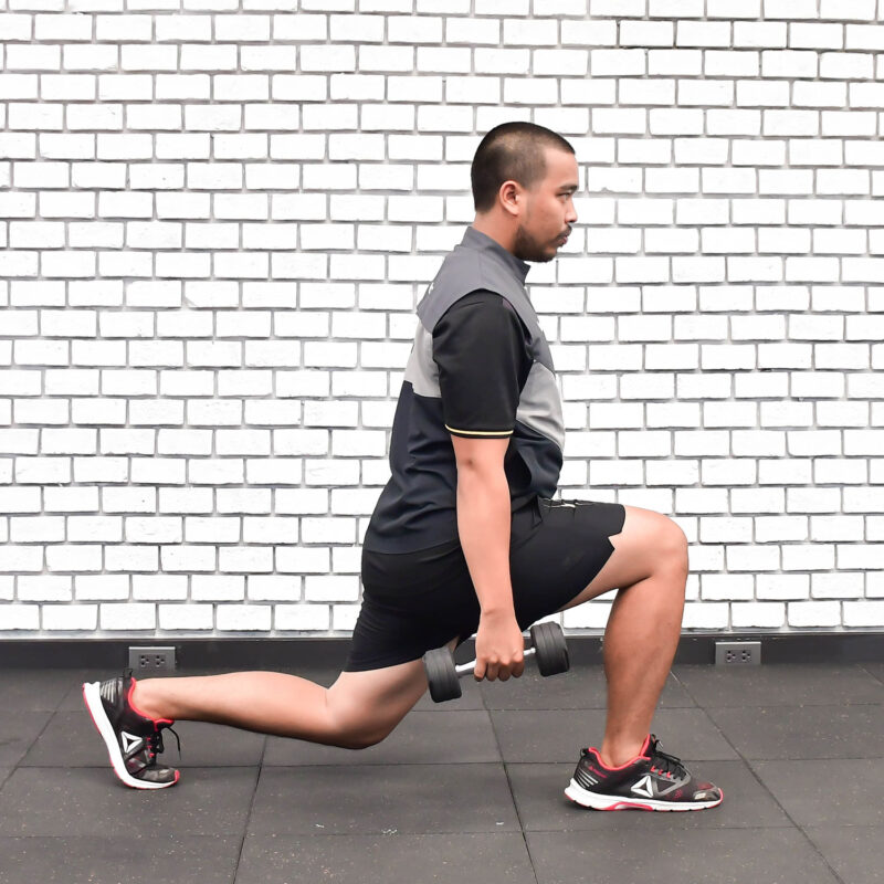 dumbbell-fronted-leg-lunges