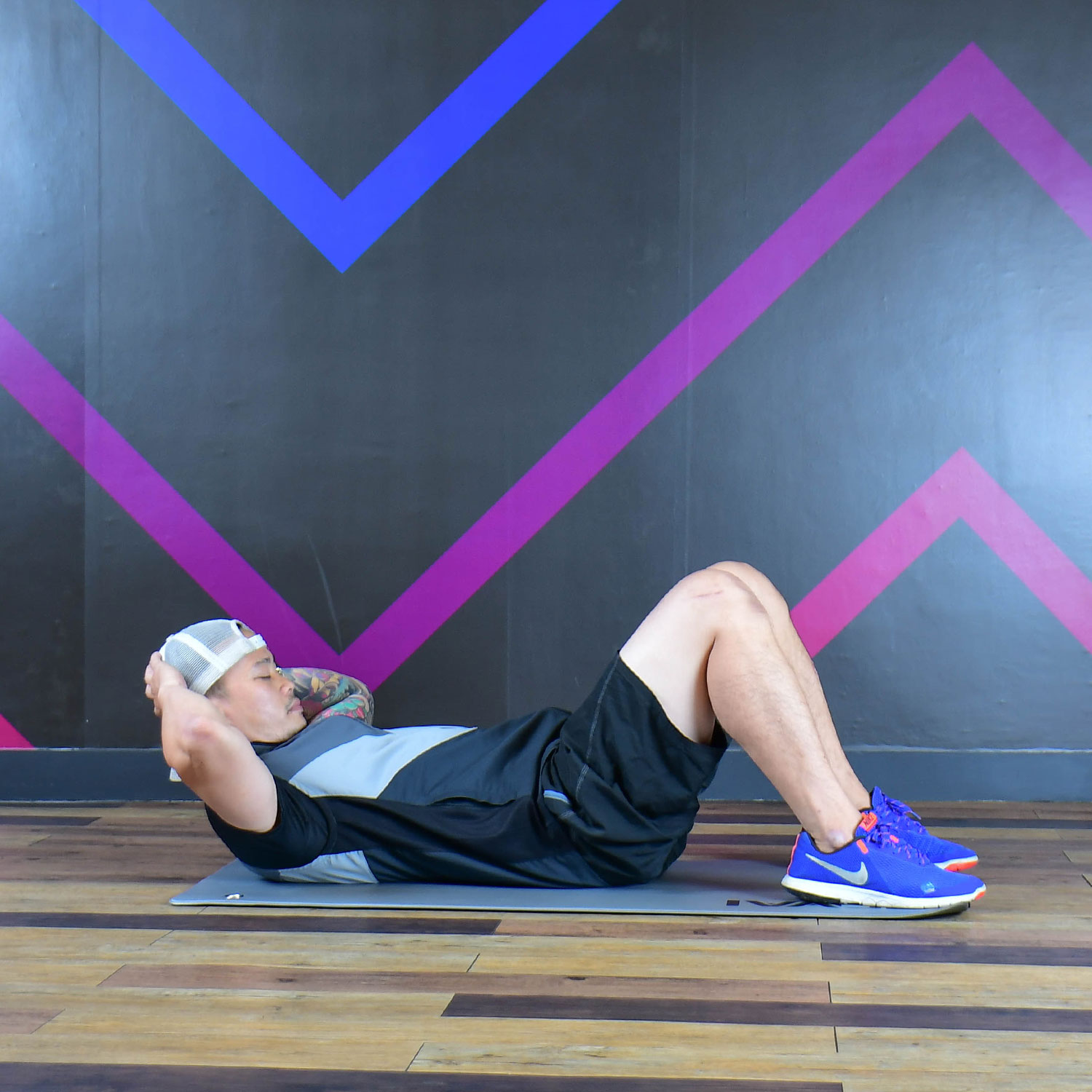 Crunches เครื่องออกกําลังกาย IRONTEC