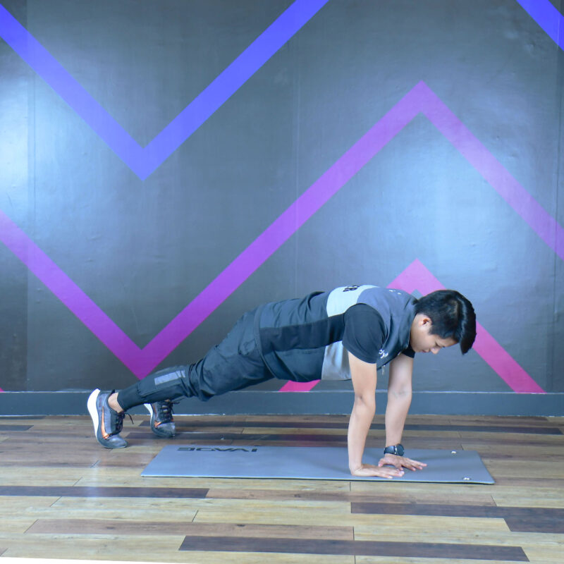 diamond-pyramid-triceps-push-ups